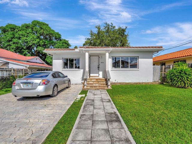 Продажа дома по адресу 3541 SW 23rd Ter - фото 5763522