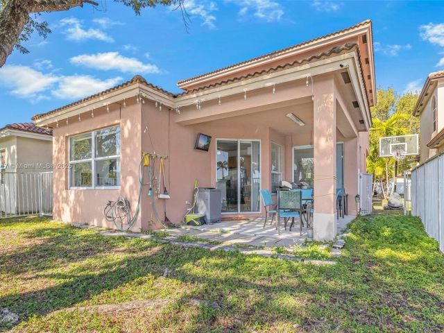 Продажа дома по адресу 3736 NE 9 CT - фото 5695232