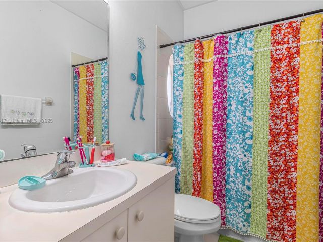 Продажа дома по адресу 3736 NE 9 CT - фото 5695234