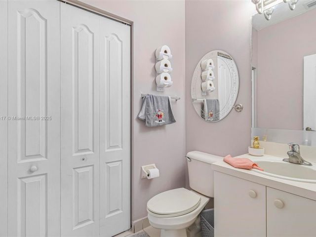 Продажа дома по адресу 3736 NE 9 CT - фото 5695238