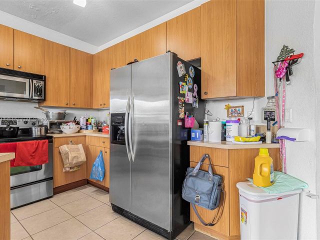 Продажа дома по адресу 3736 NE 9 CT - фото 5695241