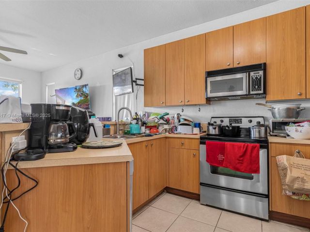 Продажа дома по адресу 3736 NE 9 CT - фото 5695242