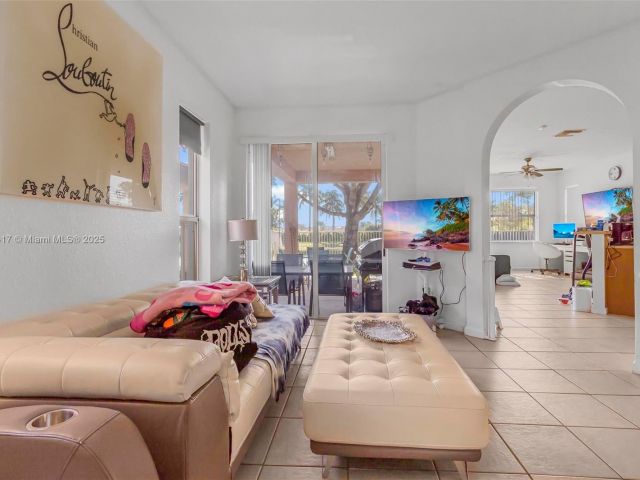 Продажа дома по адресу 3736 NE 9 CT - фото 5695244