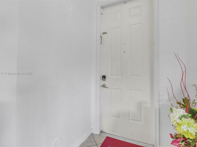 Продажа дома по адресу 3736 NE 9 CT - фото 5695246