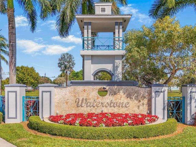 Продажа дома по адресу 3736 NE 9 CT - фото 5695249