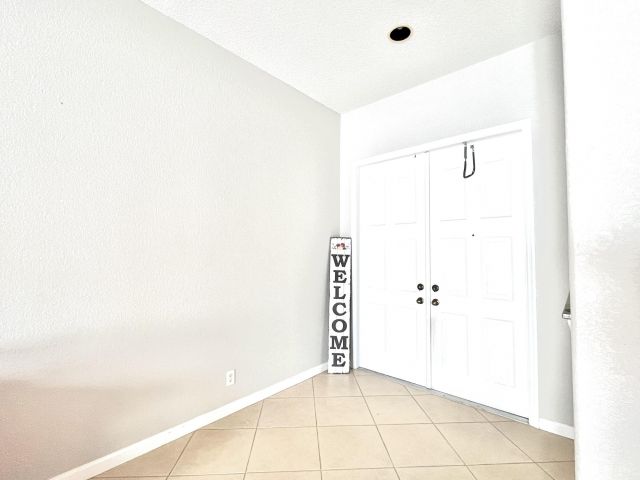 Продажа дома по адресу 5012 Victoria Circle - фото 5751232