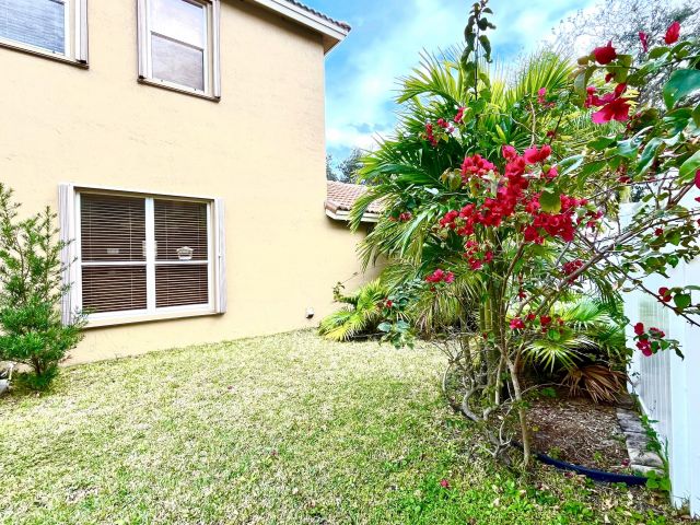 Продажа дома по адресу 5012 Victoria Circle - фото 5751234