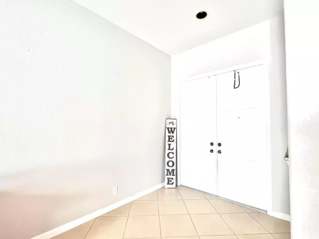 Продажа дома по адресу 5012 Victoria Circle - фото 8901797