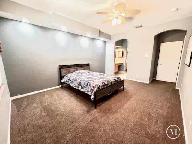 Продажа дома по адресу 5012 Victoria Circle - фото 8901805