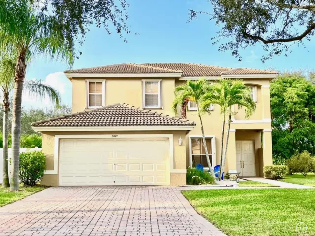 Продажа дома по адресу 5012 Victoria Circle - фото 8901789