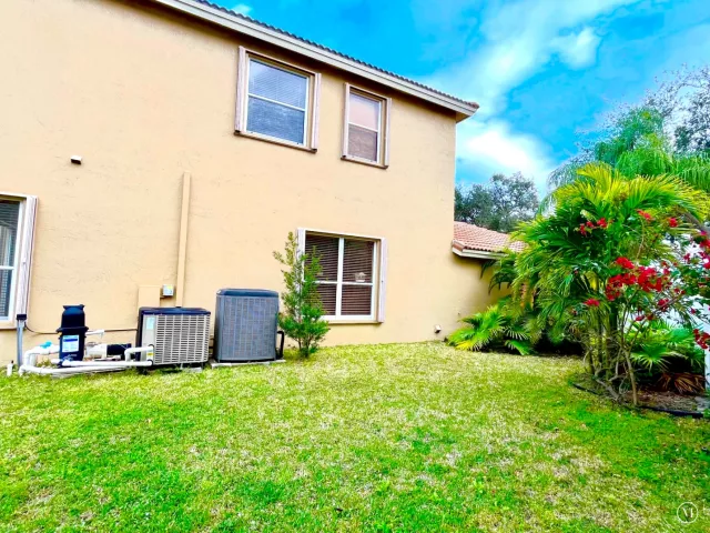 Продажа дома по адресу 5012 Victoria Circle - фото 8901792