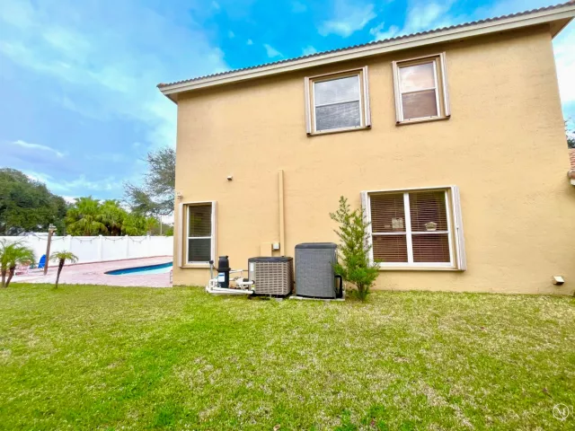 Продажа дома по адресу 5012 Victoria Circle - фото 8901793