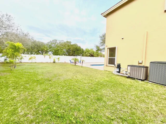 Продажа дома по адресу 5012 Victoria Circle - фото 8901794