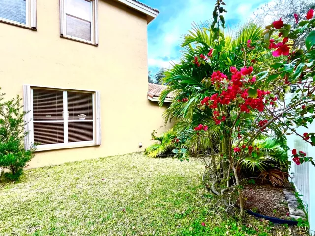 Продажа дома по адресу 5012 Victoria Circle - фото 8901795