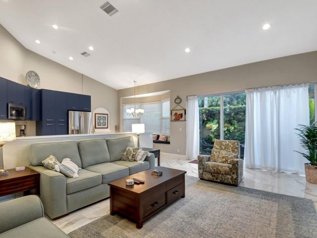 Дом в аренду по адресу 8180 Sandpiper Way - фото 5749426