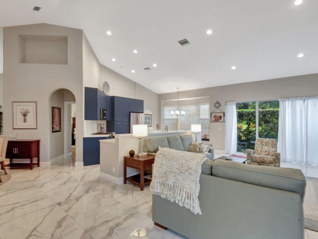 Дом в аренду по адресу 8180 Sandpiper Way - фото 5749429