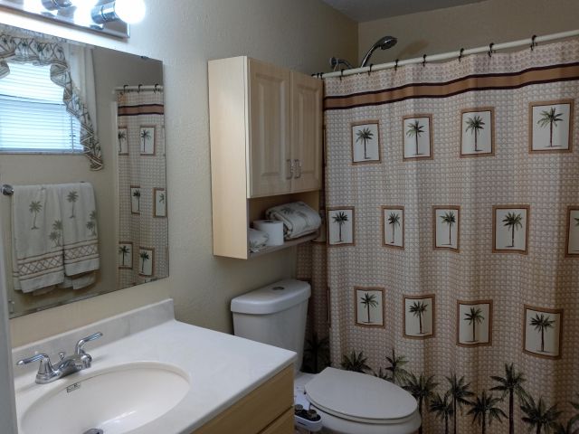 Продажа дома по адресу 5266 Greenwood Drive - фото 6532702