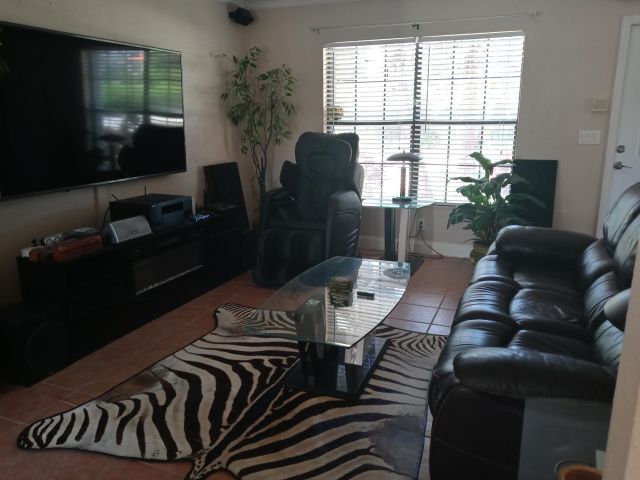 Продажа дома по адресу 5266 Greenwood Drive - фото 6532710