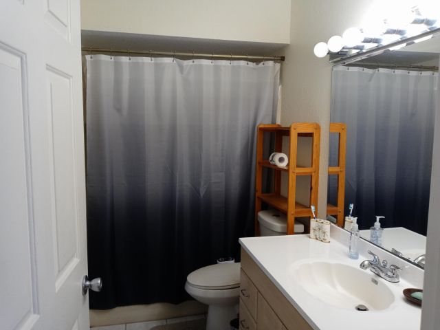 Продажа дома по адресу 5266 Greenwood Drive - фото 6532715