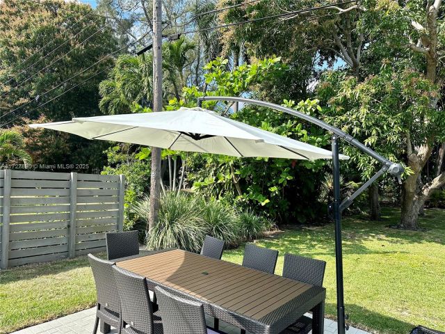 Продажа дома по адресу 513 NW 30th St - фото 5601269