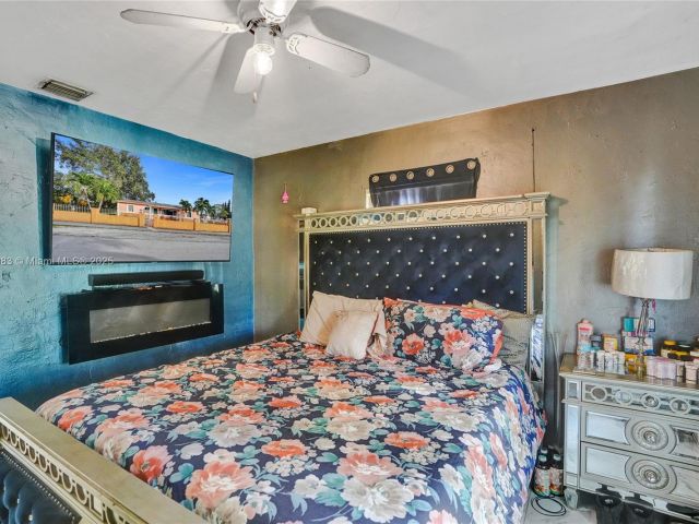 Продажа дома по адресу 16001 NW 28th Pl - фото 5576470