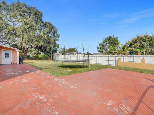 Продажа дома по адресу 16001 NW 28th Pl - фото 5576476