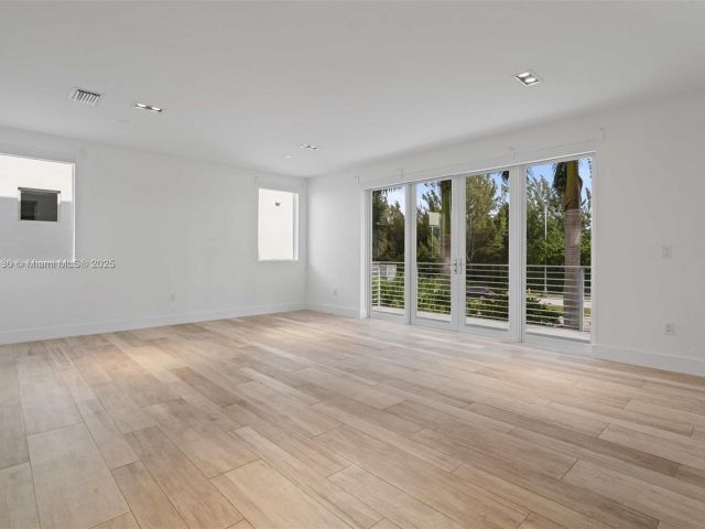 Продажа дома по адресу 10296 NW 74th Ter - фото 5586916