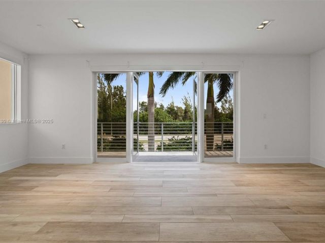 Продажа дома по адресу 10296 NW 74th Ter - фото 5586919