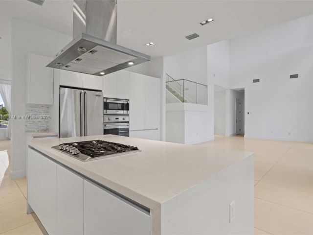 Продажа дома по адресу 10296 NW 74th Ter - фото 5586921