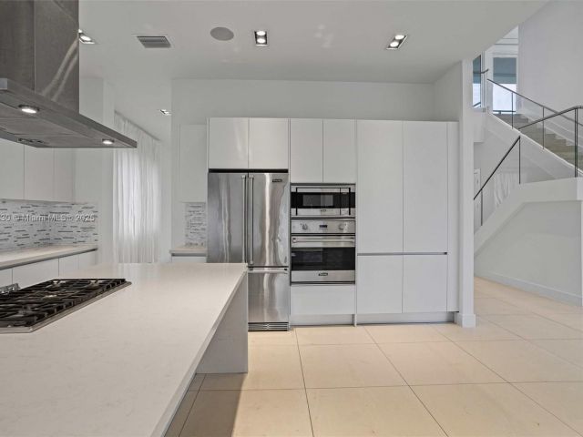 Продажа дома по адресу 10296 NW 74th Ter - фото 5586922