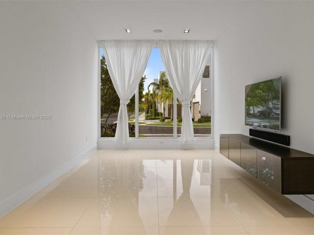 Продажа дома по адресу 10296 NW 74th Ter - фото 5586928