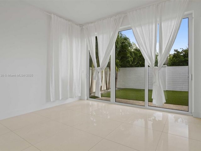 Продажа дома по адресу 10296 NW 74th Ter - фото 5586929