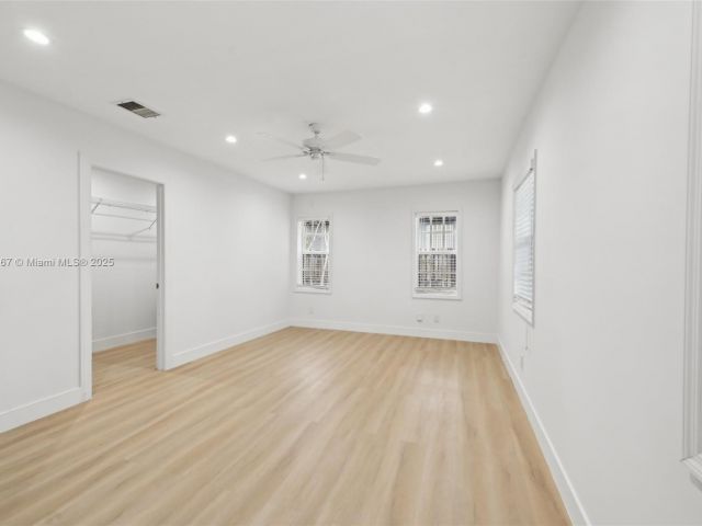 Продажа дома по адресу 299 S Biscayne River Dr - фото 5778150