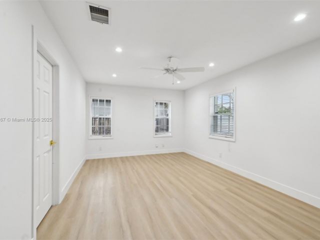 Продажа дома по адресу 299 S Biscayne River Dr - фото 5778152