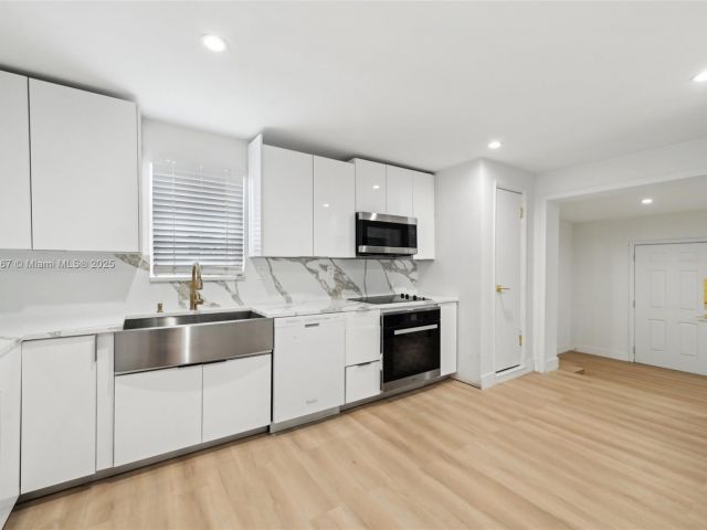 Продажа дома по адресу 299 S Biscayne River Dr - фото 5778154