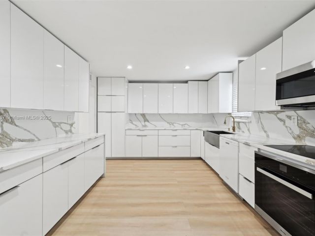 Продажа дома по адресу 299 S Biscayne River Dr - фото 5778156