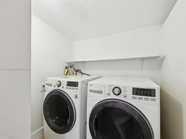 Продажа дома по адресу 299 S Biscayne River Dr - фото 5778157