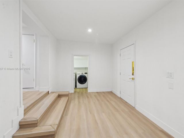 Продажа дома по адресу 299 S Biscayne River Dr - фото 5778158