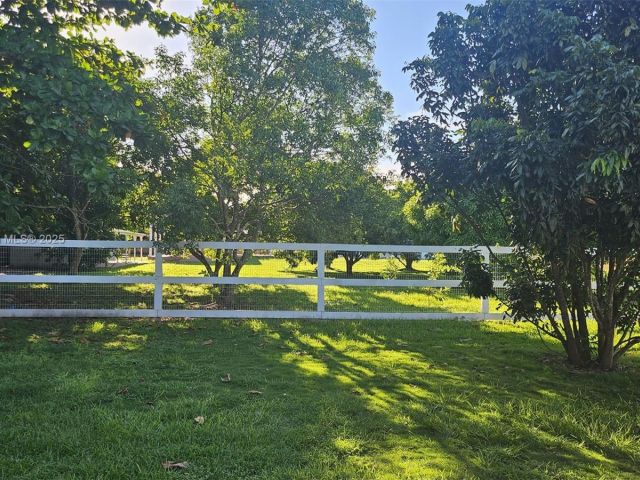 Продажа дома по адресу 16400 SW 173rd Ave - фото 5827101