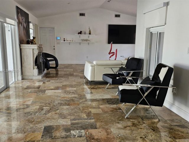 Продажа дома по адресу 16400 SW 173rd Ave - фото 5827104