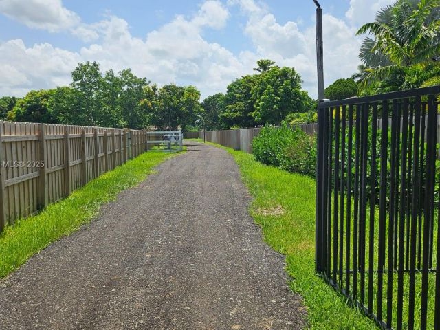 Продажа дома по адресу 16400 SW 173rd Ave - фото 6169098