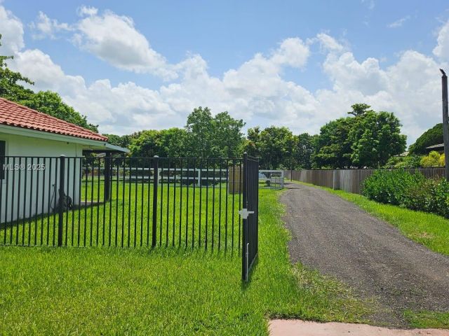 Продажа дома по адресу 16400 SW 173rd Ave - фото 6169099