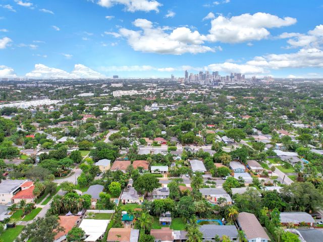 Продажа дома по адресу 820 NE 17th Street - фото 6801792