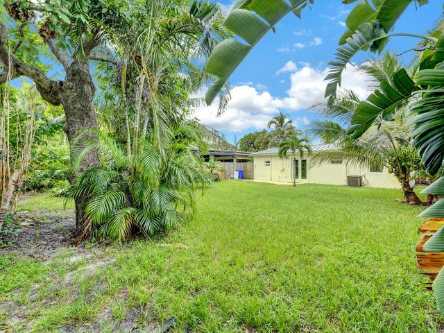 Продажа дома по адресу 820 NE 17th Street - фото 6801794