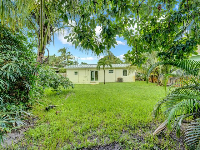 Продажа дома по адресу 820 NE 17th Street - фото 6801795