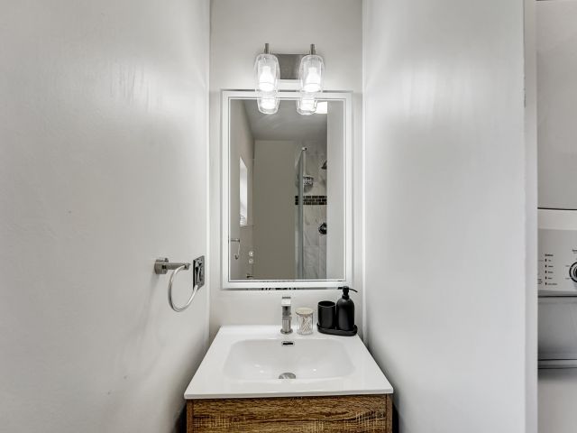 Продажа дома по адресу 820 NE 17th Street - фото 6801799