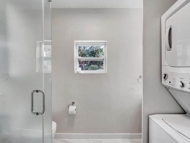 Продажа дома по адресу 820 NE 17th Street - фото 6801801