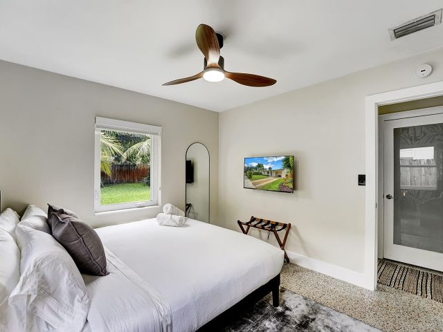 Продажа дома по адресу 820 NE 17th Street - фото 6801803