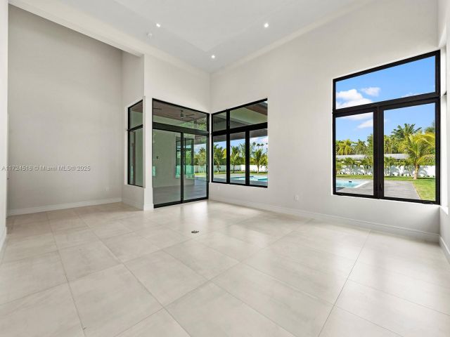 Продажа дома по адресу 12025 SW 46th St - фото 5603988