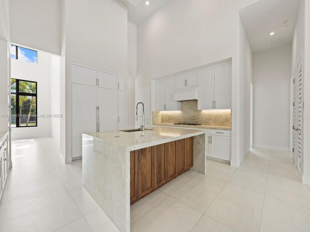 Продажа дома по адресу 12025 SW 46th St - фото 5603994